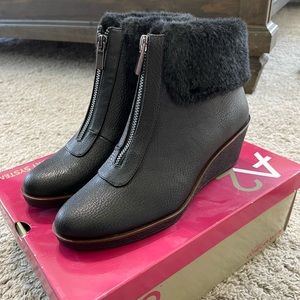 BNW/OT 8.5 Aerosoles wedge